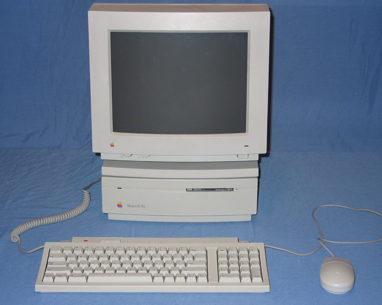 Apple Macintosh IIsi - computers.popcorn.cx