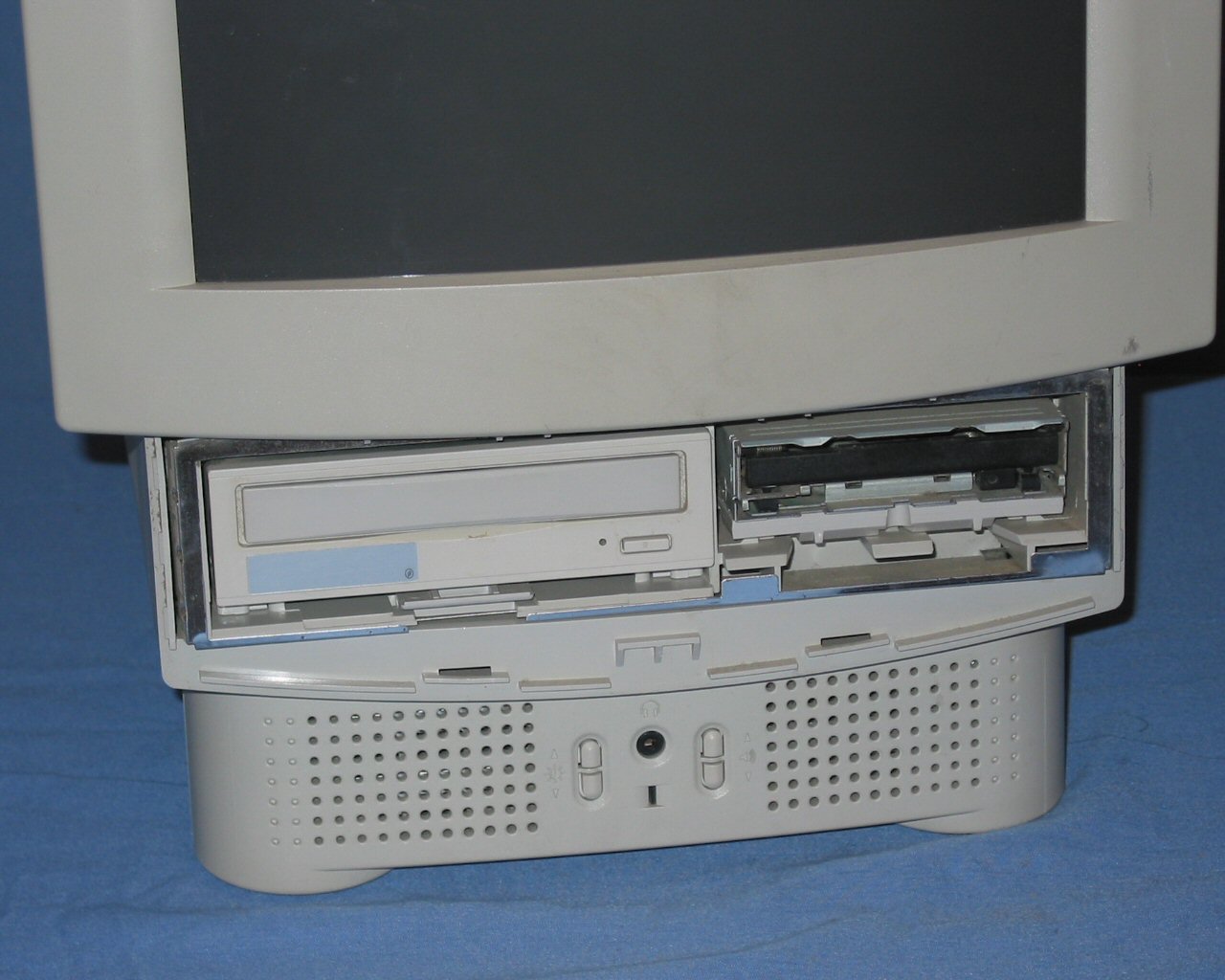9618 1994 Apple Macintosh LC 575 SCSI HD & CD Rom Adapter Bridge # 513-0312 