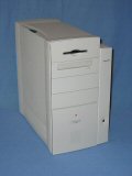 The front of the unit. Below the CD-ROM drive are two more drive bays, for which exists bezels for a tape drive (an option on the Workgroup Server 9650) or a zip drive (the version for the 8/9600 was a simple rectangular cutout). - pm9600-01.jpg